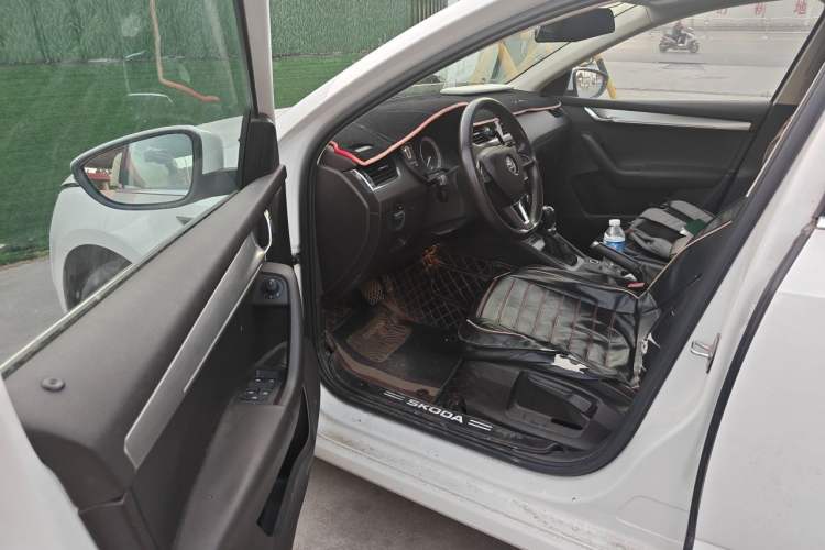 Used Skoda Octavia 2018 1.6L Automatic Luxury Edition Driver Seat