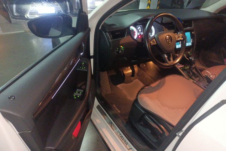 Used Skoda Octavia 2018 Station Wagon TSI280 DSG Luxury Edition Driver Seat