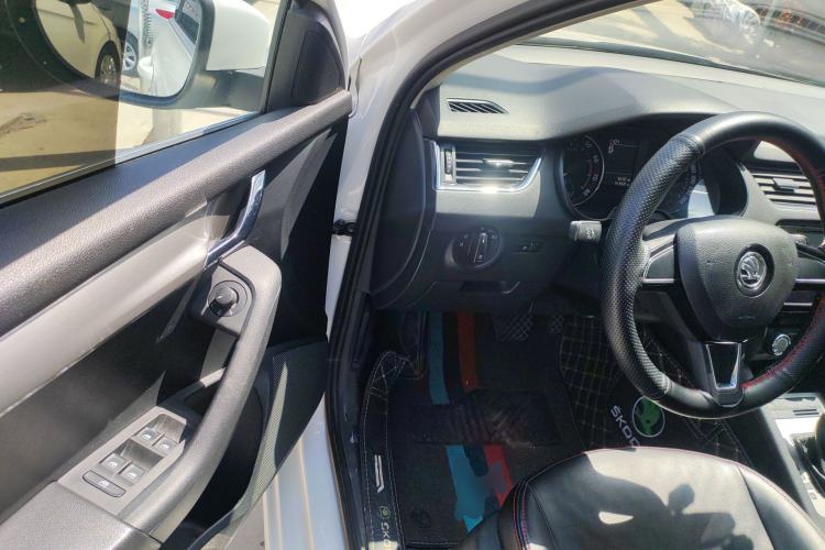 Used Skoda Octavia 2018 TSI230 DSG Comfort Edition Driver Seat