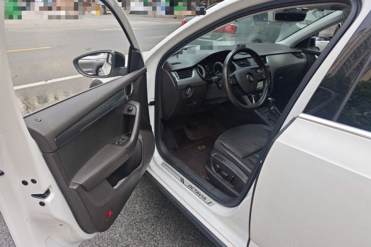 Used Skoda Octavia 2018 Station Wagon TSI280 DSG Flagship Edition Driver Seat