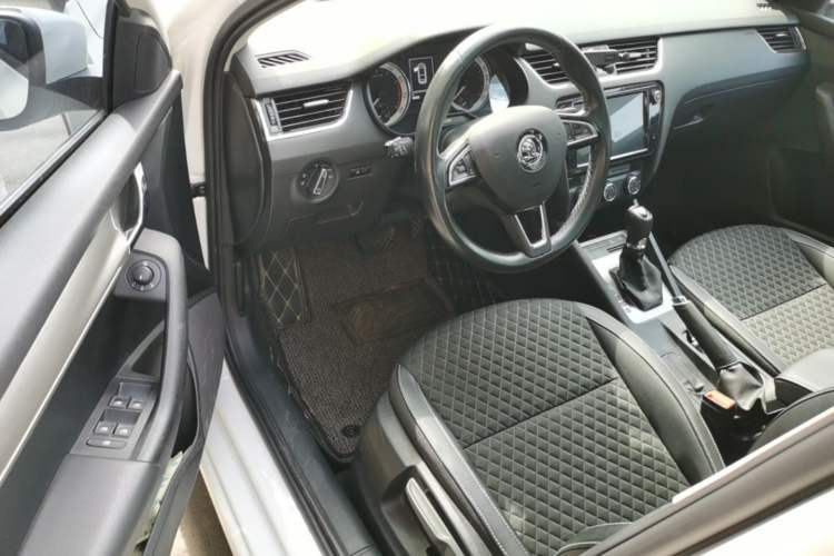 Used Skoda Octavia 2018 1.6L Automatic Luxury Edition Driver Seat