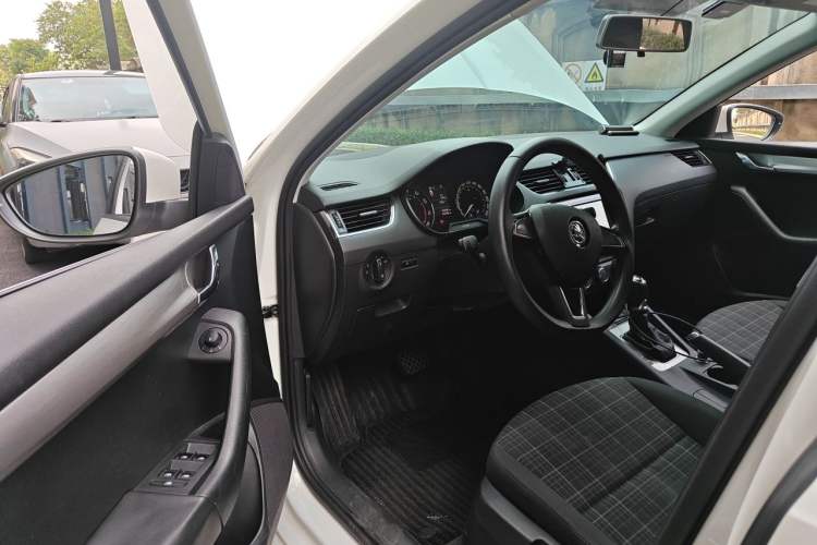 Used Skoda Octavia 2018 TSI230 DSG Comfort Edition Driver Seat