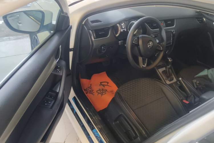 Used Skoda Octavia 2018 1.6L Automatic Luxury Edition Driver Seat