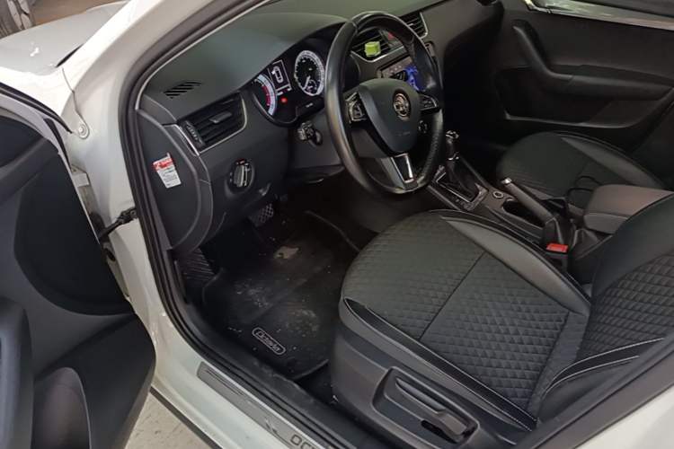Used Skoda Octavia 2018 Station Wagon TSI280 DSG Luxury Edition Driver Seat