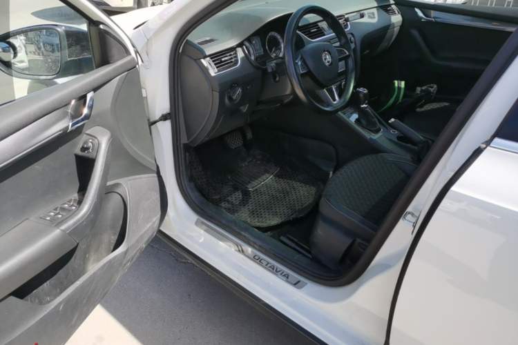 Used Skoda Octavia 2018 Station Wagon TSI230 DSG Luxury Edition Driver Seat