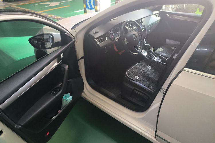 Used Skoda Octavia 2018 1.6L Automatic Luxury Edition Driver Seat