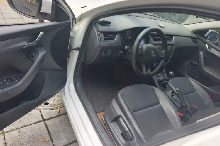 Used Skoda Octavia 2018 1.6L Manual Standard Edition Driver Seat