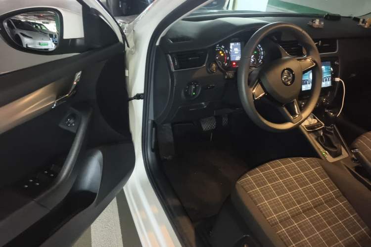 Used Skoda Octavia 2018 1.6L Automatic Comfort Edition Driver Seat