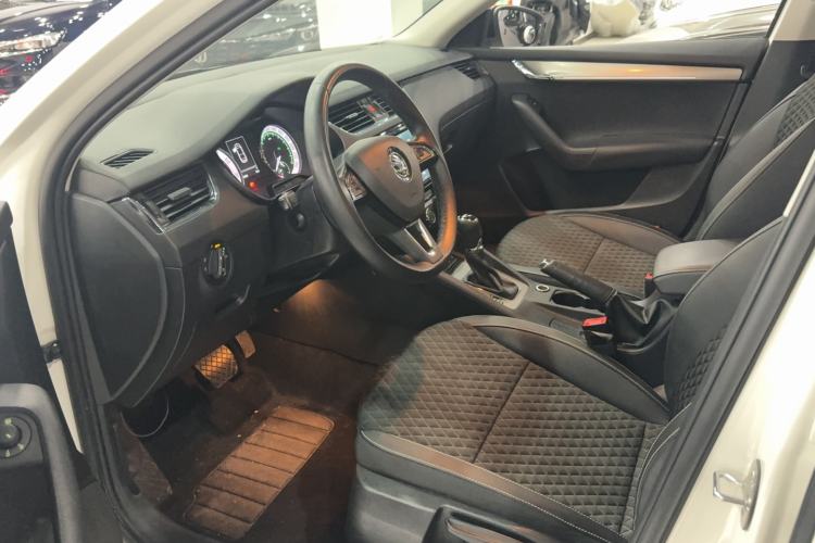 Used Skoda Octavia 2018 TSI280 DSG Luxury Edition Driver Seat