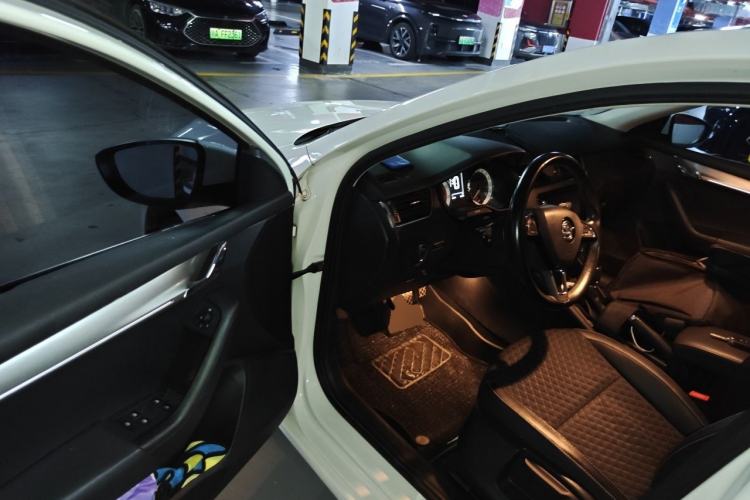 Used Skoda Octavia 2018 TSI230 DSG Luxury Edition Driver Seat