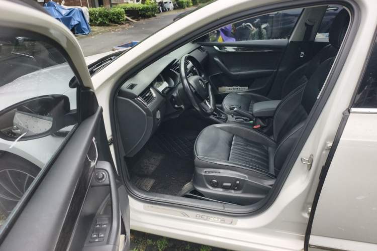 Used Skoda Octavia 2018 TSI280 DSG Flagship Edition Driver Seat