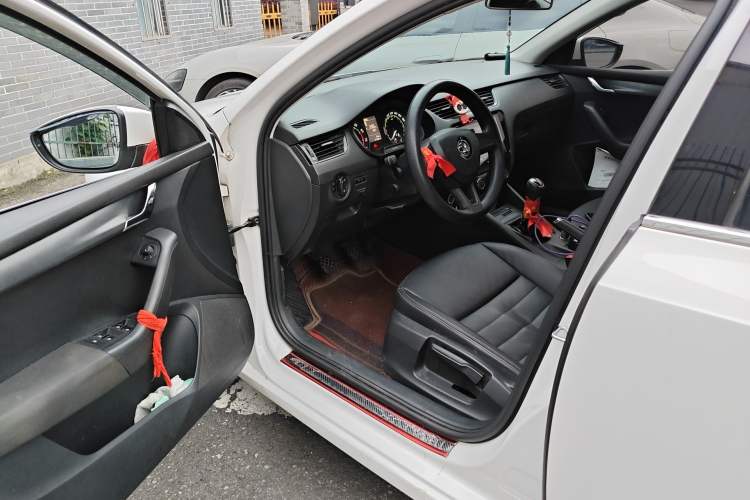 Used Skoda Octavia 2018 1.6L Manual Standard Edition Driver Seat