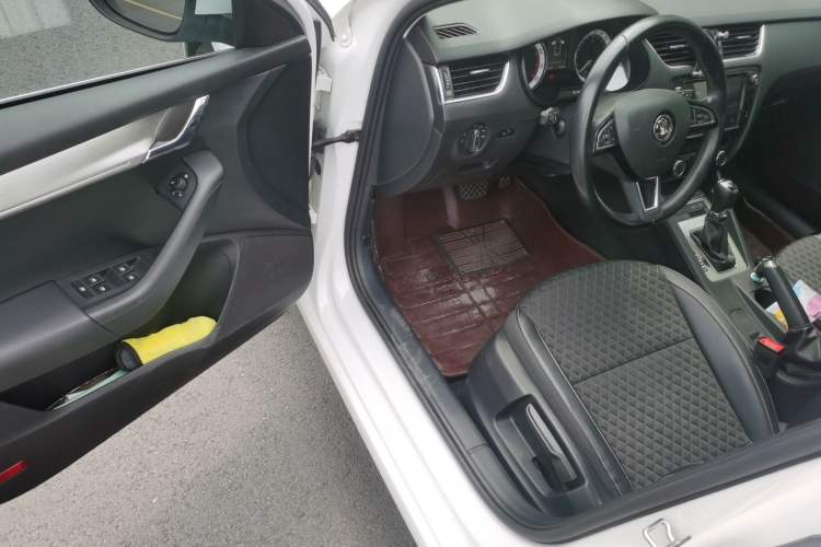 Used Skoda Octavia 2018 TSI230 DSG Luxury Edition Driver Seat