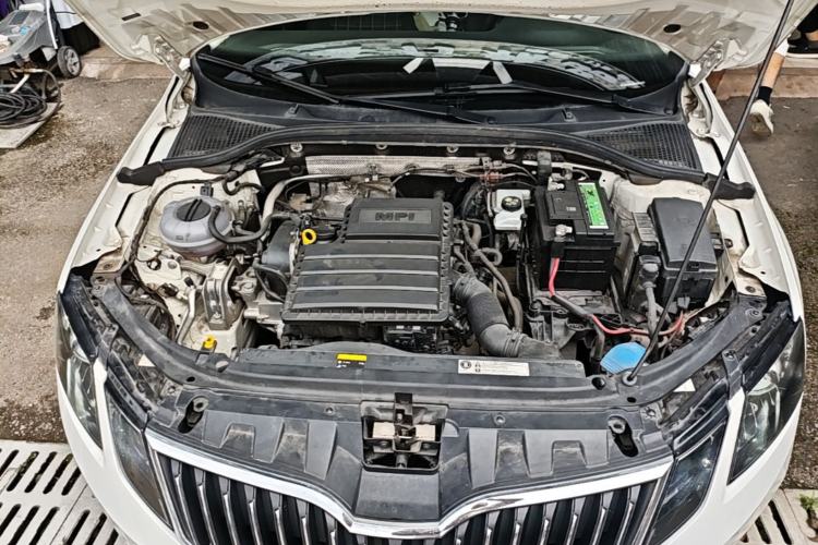 Used Skoda Octavia 2018 1.6L Automatic Comfort Edition Engine Bay