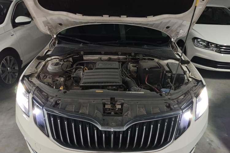 Used Skoda Octavia 2018 1.6L Automatic Comfort Edition Engine Bay
