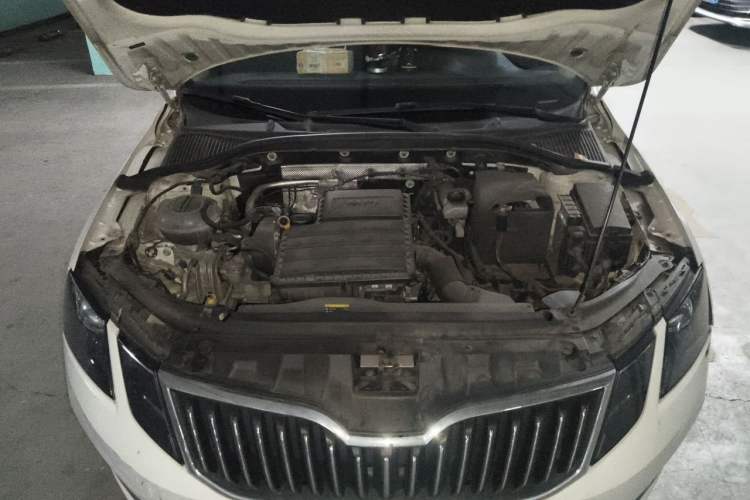 Used Skoda Octavia 2018 1.6L Automatic Luxury Edition Engine Bay