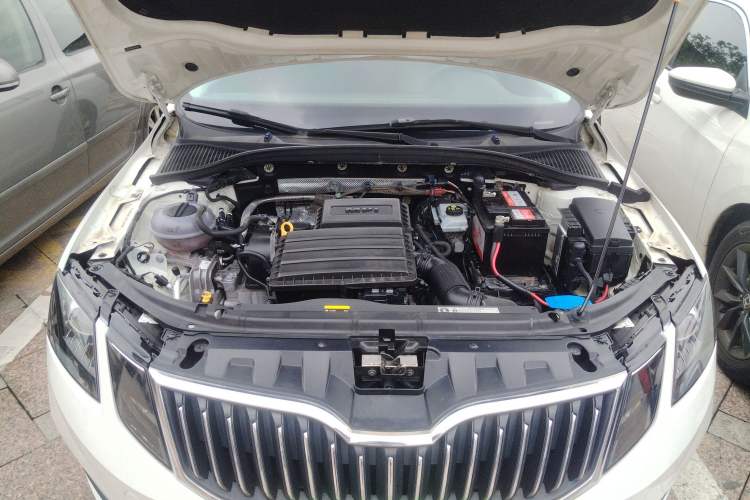 Used Skoda Octavia 2018 1.6L Automatic Comfort Edition Engine Bay