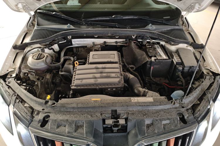 Used Skoda Octavia 2018 1.6L Automatic Luxury Edition Engine Bay