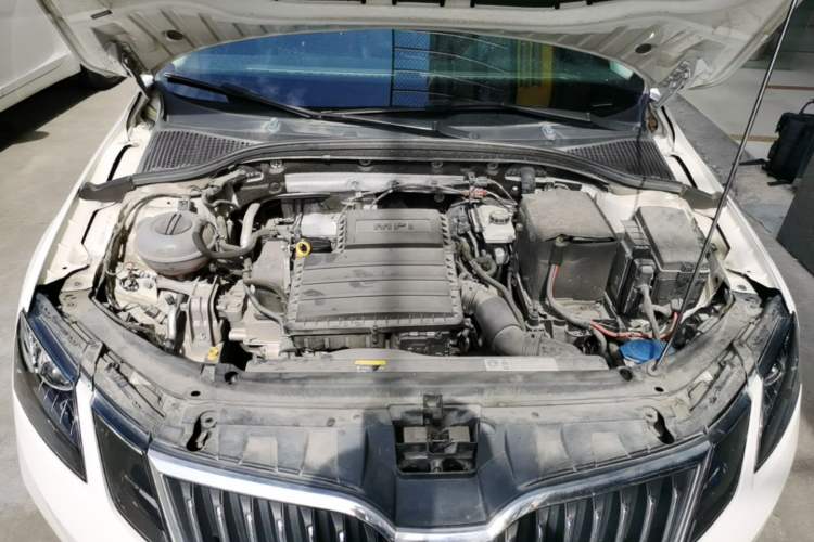 Used Skoda Octavia 2018 1.6L Automatic Luxury Edition Engine Bay