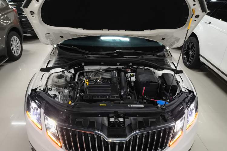 Used Skoda Octavia 2018 Station Wagon TSI280 DSG Luxury Edition Engine Bay