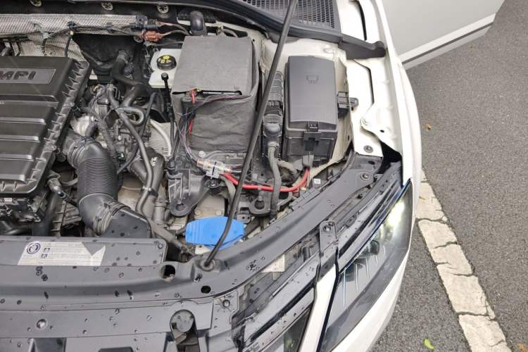 Used Skoda Octavia 2018 1.6L Automatic Luxury Edition Engine Bay Left