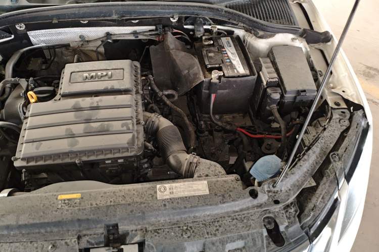 Used Skoda Octavia 2018 1.6L Automatic Luxury Edition Engine Bay Left