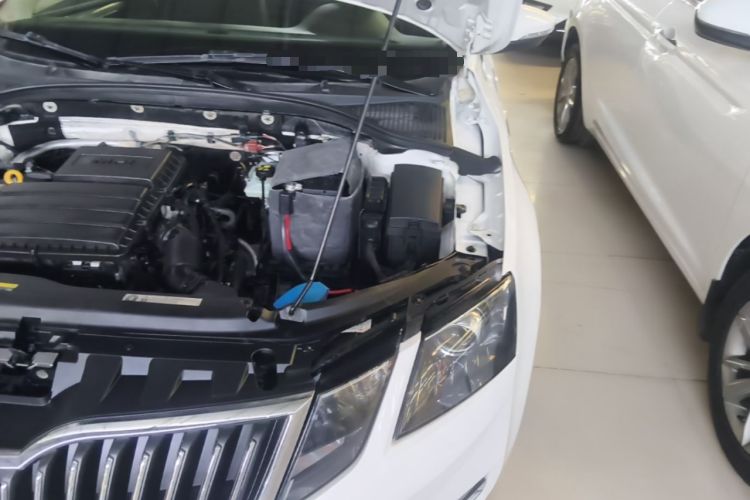 Used Skoda Octavia 2018 1.6L Automatic Luxury Edition Engine Bay Left