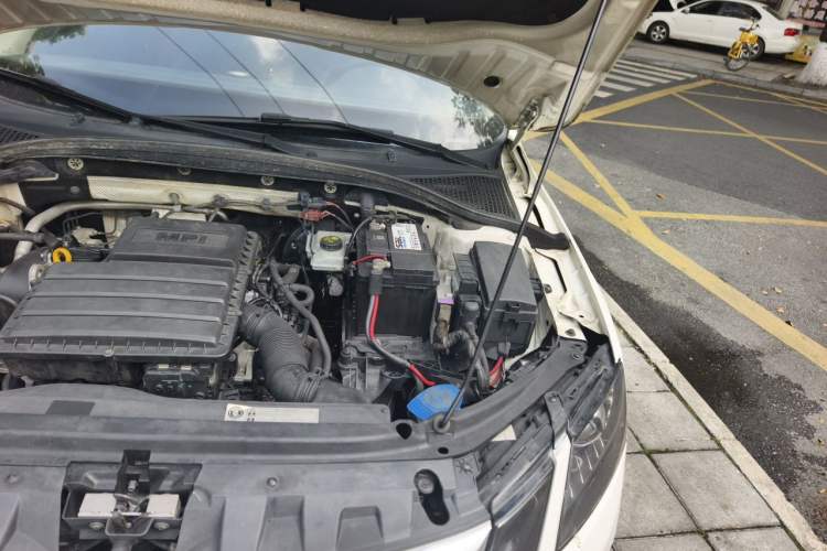 Used Skoda Octavia 2018 1.6L Manual Standard Edition Engine Bay Left