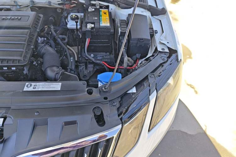 Used Skoda Octavia 2018 1.6L Automatic Comfort Edition Engine Bay Left