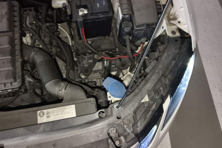 Used Skoda Octavia 2018 1.6L Automatic Comfort Edition Engine Bay Left