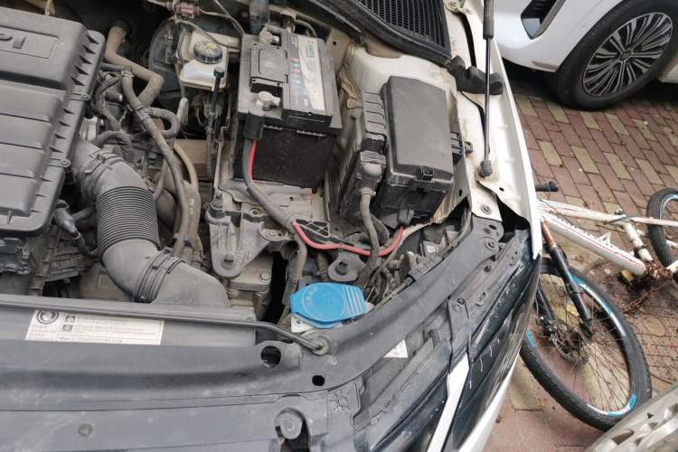 Used Skoda Octavia 2018 1.6L Automatic Comfort Edition Engine Bay Left