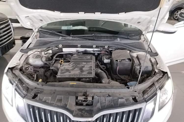 Used Skoda Octavia 2018 1.6L Automatic Luxury Edition Engine Bay