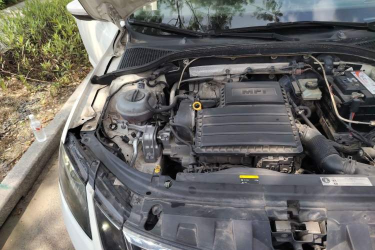 Used Skoda Octavia 2018 1.6L Manual Standard Edition Engine Bay Right