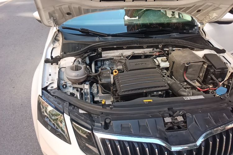 Used Skoda Octavia 2018 1.6L Automatic Luxury Edition Engine Bay Right