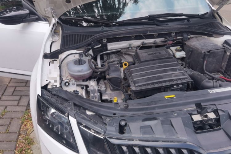 Used Skoda Octavia 2018 1.6L Automatic Luxury Edition Engine Bay Right