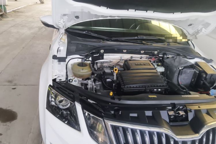 Used Skoda Octavia 2018 1.6L Automatic Luxury Edition Engine Bay Right