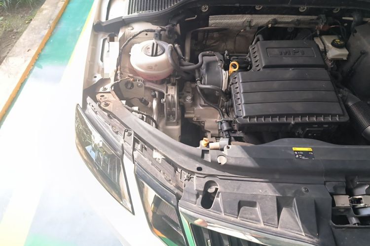 Used Skoda Octavia 2018 1.6L Automatic Luxury Edition Engine Bay Right