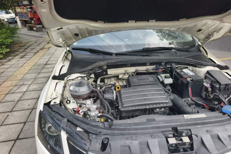Used Skoda Octavia 2018 1.6L Manual Standard Edition Engine Bay Right