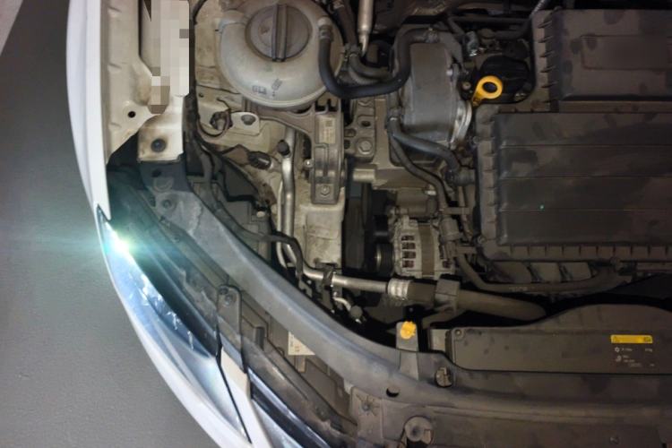 Used Skoda Octavia 2018 1.6L Automatic Comfort Edition Engine Bay Right