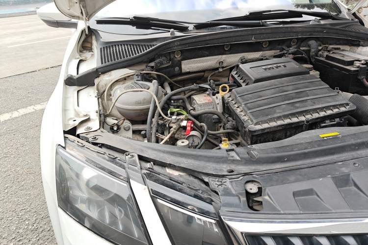 Used Skoda Octavia 2018 1.6L Manual Standard Edition Engine Bay Right