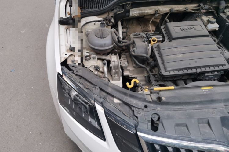 Used Skoda Octavia 2018 1.6L Automatic Comfort Edition Engine Bay Right