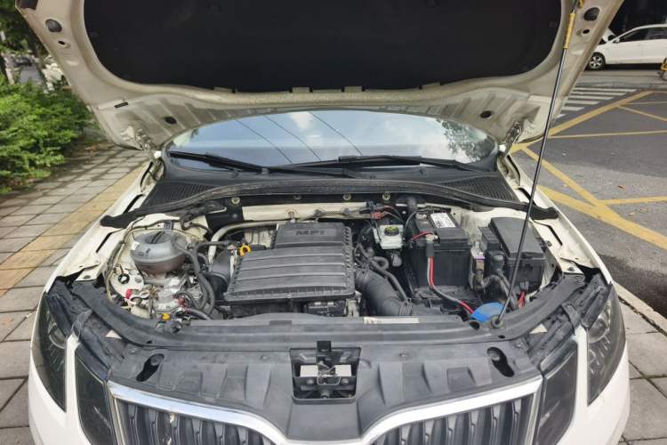 Used Skoda Octavia 2018 1.6L Manual Standard Edition Engine Bay