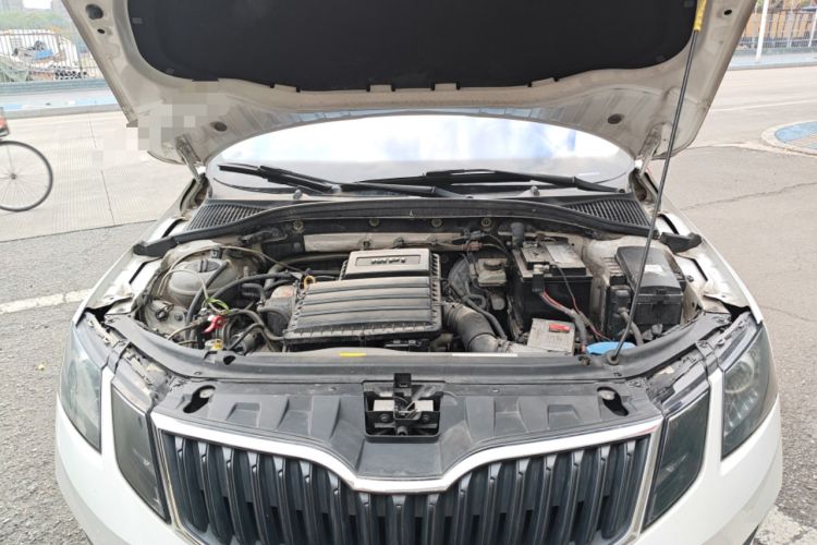 Used Skoda Octavia 2018 1.6L Manual Standard Edition Engine Bay