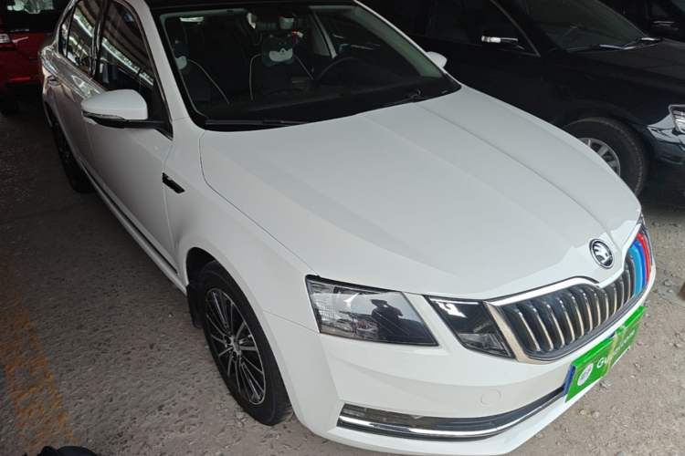 Used Skoda Octavia 2018 1.6L Automatic Luxury Edition Exterior 1