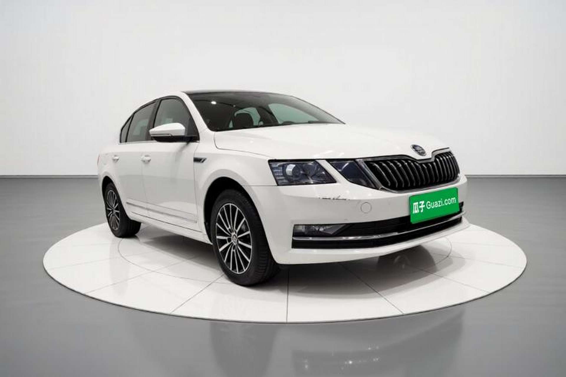Used Skoda Octavia 2018 TSI230 DSG Luxury Edition Exterior 2