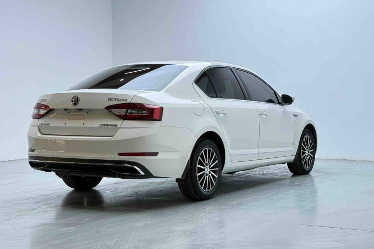 Used Skoda Octavia 2018 TSI230 DSG Comfort Edition Exterior 3