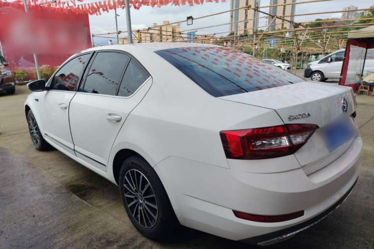 Used Skoda Octavia 2018 TSI230 DSG Luxury Edition Exterior 3