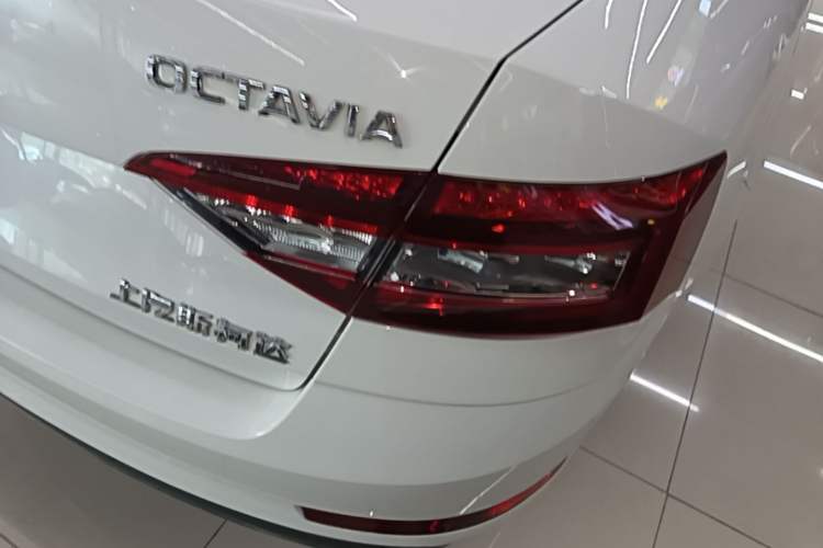 Used Skoda Octavia 2018 TSI280 DSG Flagship Edition Exterior 3