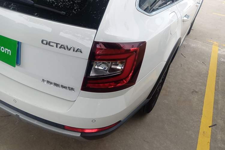 Used Skoda Octavia 2018 Station Wagon TSI230 DSG Luxury Edition Exterior 3
