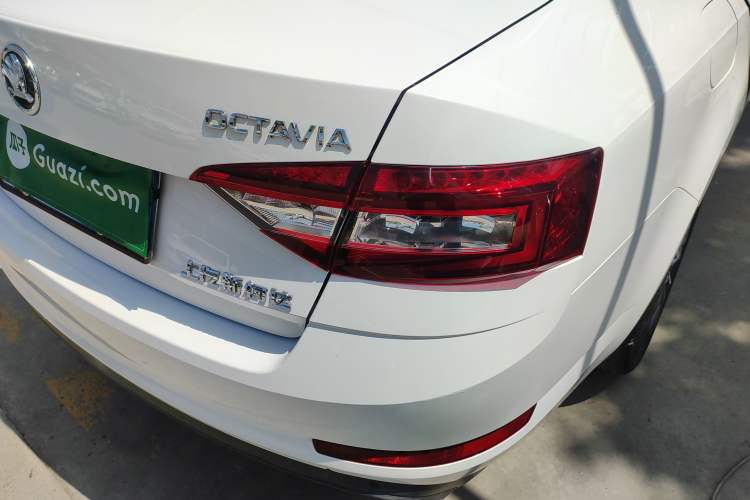 Used Skoda Octavia 2018 TSI230 DSG Comfort Edition Exterior 3